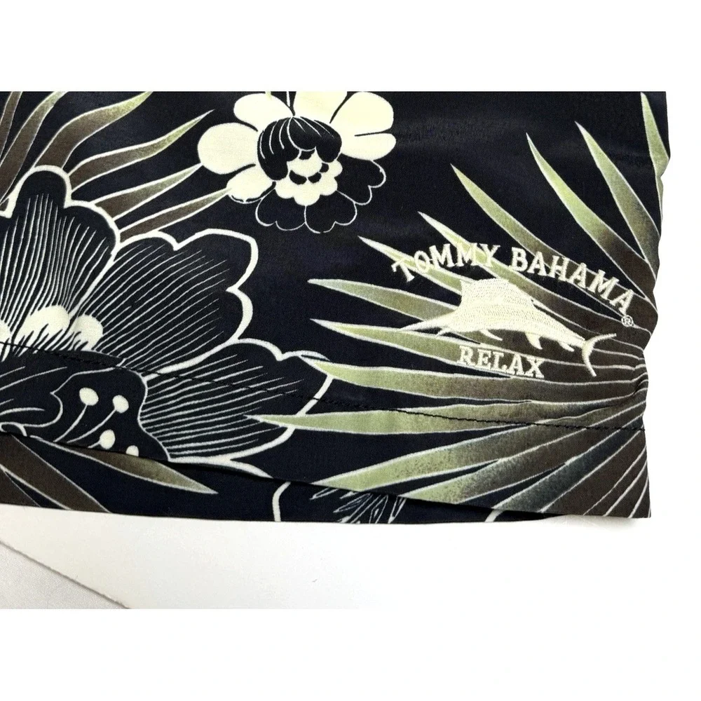 Tommy Bahama Men's Swim Trunks Size M Black Floral Hawaiian Board Shorts NWT‎